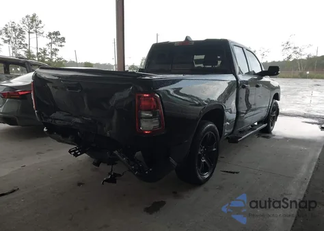 2021 Ram 1500 Big Horn Quad Cab 4X2 6'4 Box z USA, uszkodzony, nr VIN 1C6RREBG9MN710762